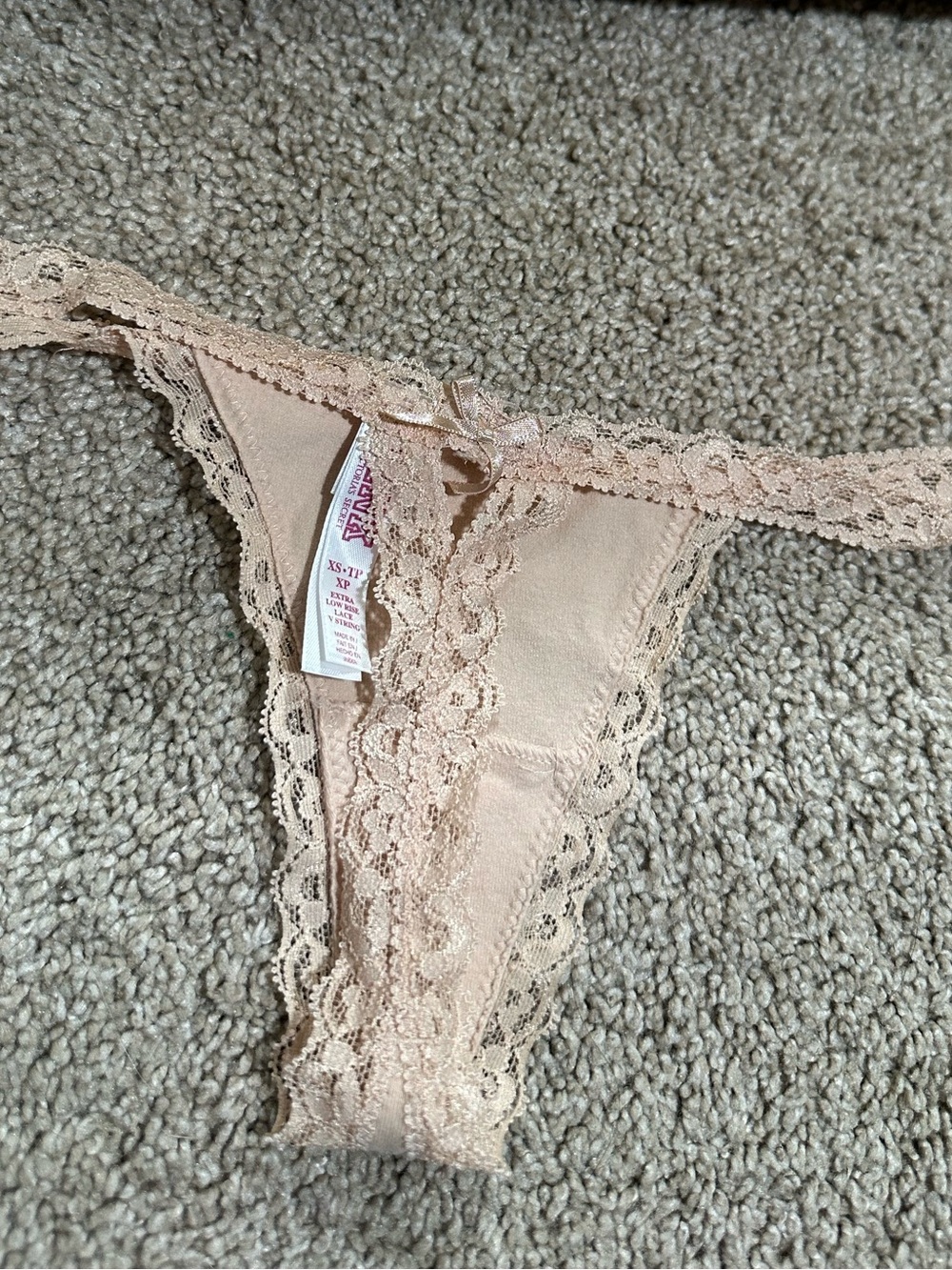 New Pink Victoria's Secret 2011 Extra Low Rise Lace V String Thong Size XS